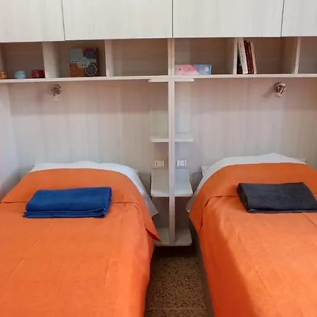 Lägenhet Dimora Sterlizia Zona Fiera S Donato *